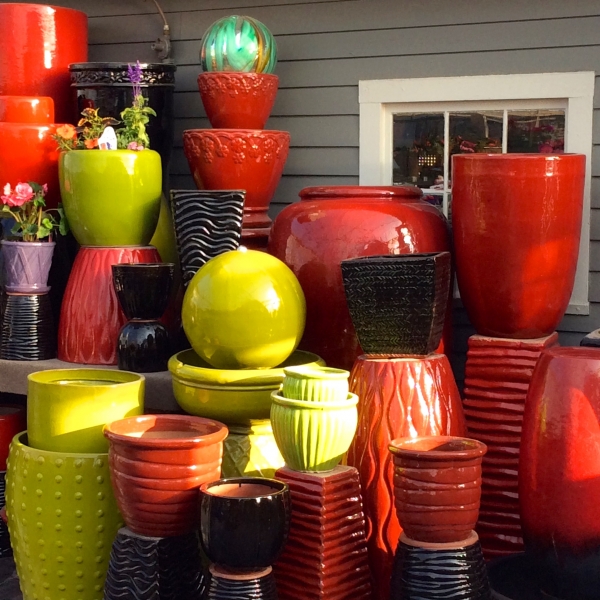Brightly-colored-pottery-pots